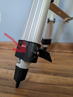 Tripod leg Tripod leg with black piece with a screw to tighten the leg.
